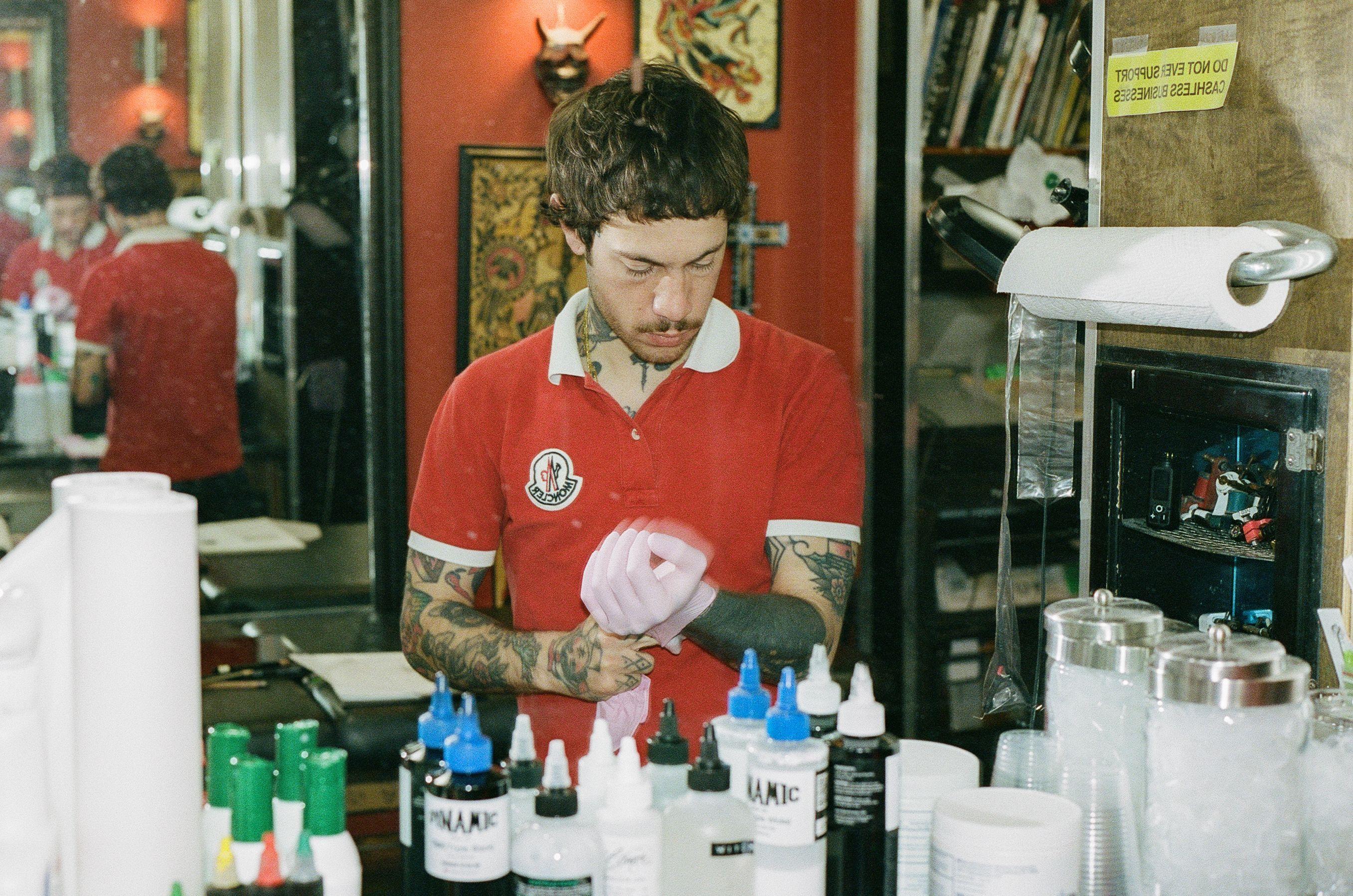 alberto outside of fun city